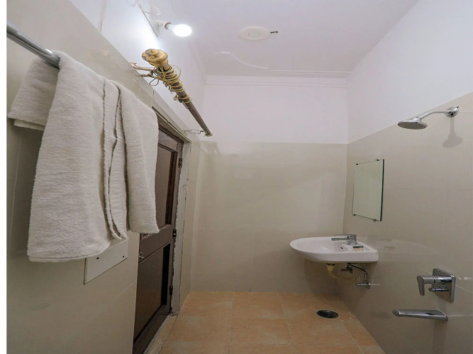 Hotel Royal T By OYO Rooms