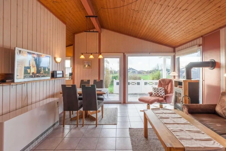 2 Bedrooms Cottage