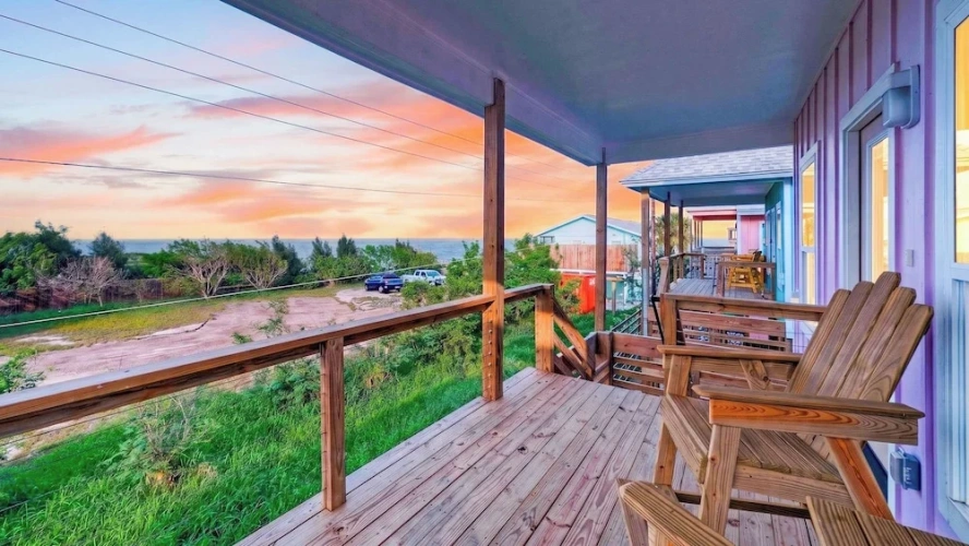3 Bedrooms Cottage with balcony