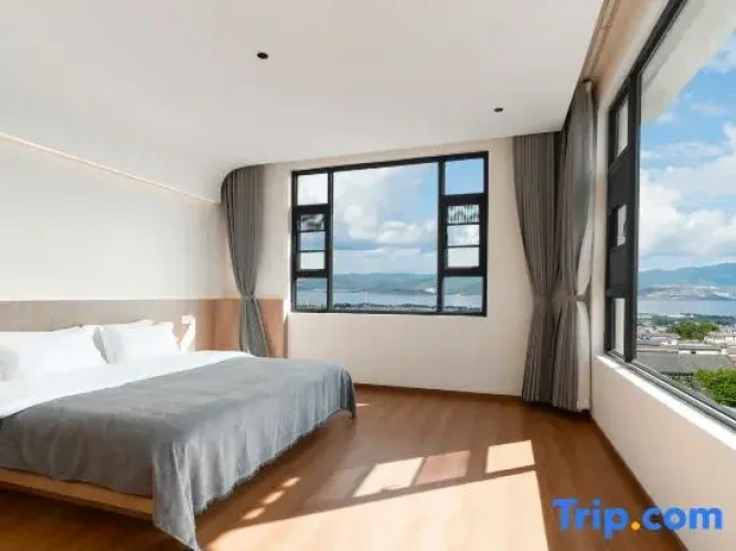 6 Bedrooms Suite with courtyard view
