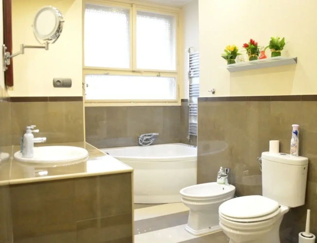 2 Bedrooms Apartment