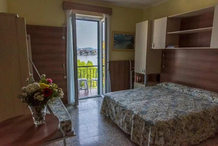Standard Triple room with balcony and with lake view
