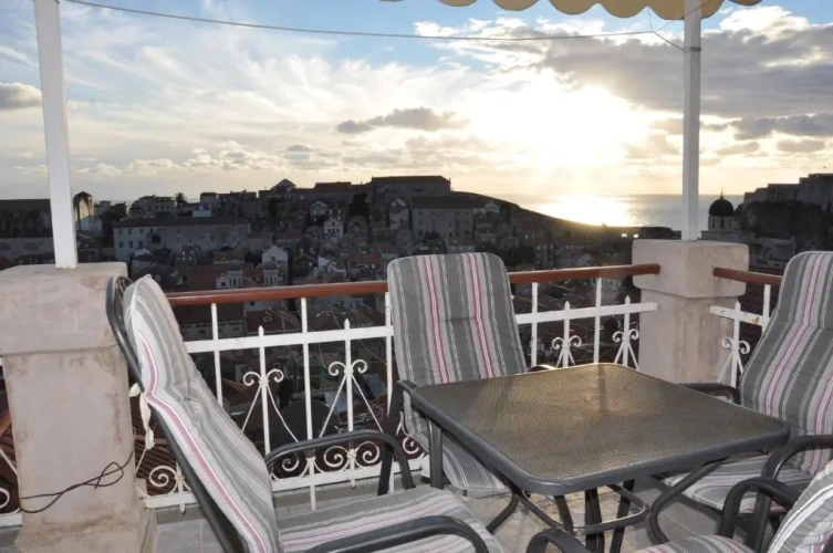 2 Bedrooms Apartment with balcony and with sea view