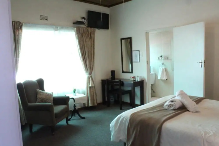 The Lakehouse Guest House