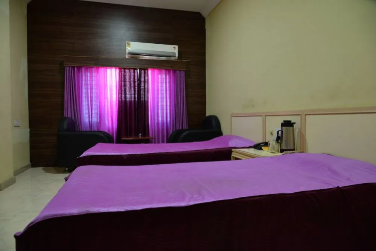 Hotel Ravi Teja