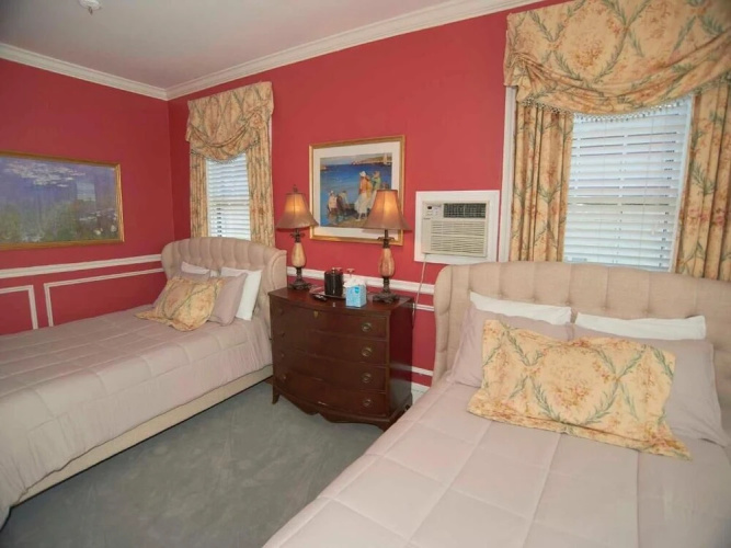 Bellevue Manor