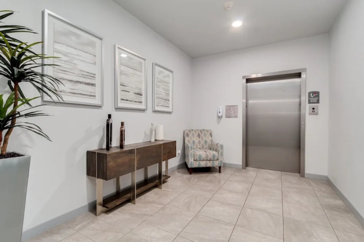 Resort Poolside Two Bedroom + Office and 2 Masters! 30 Night Minimum! by Redawning
