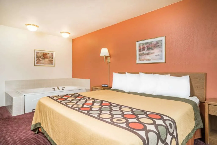 AmericInn by Wyndham Tomahawk