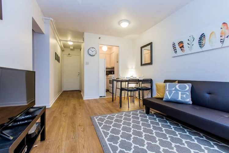 Delightful Dowtown Concordia Residence