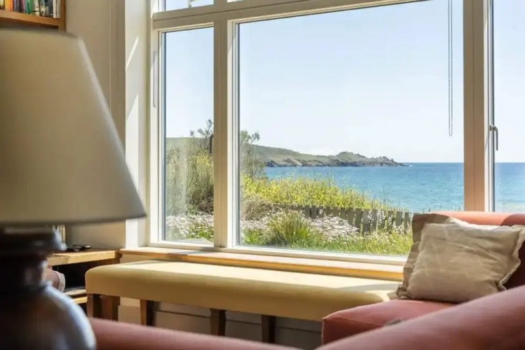 Private Cliff top Retreat by Perranuthnoe Beach