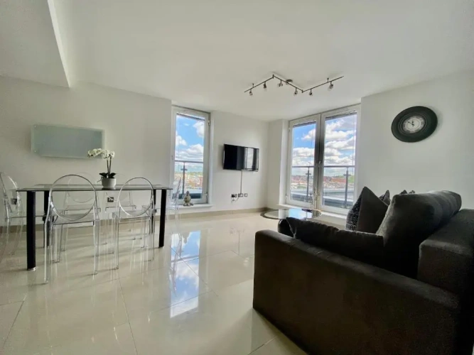 2 Bedrooms Apartment