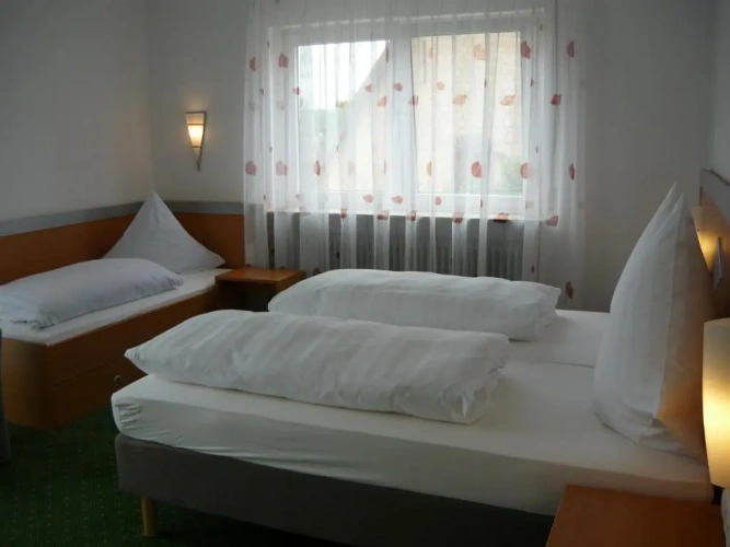 Standard Triple room