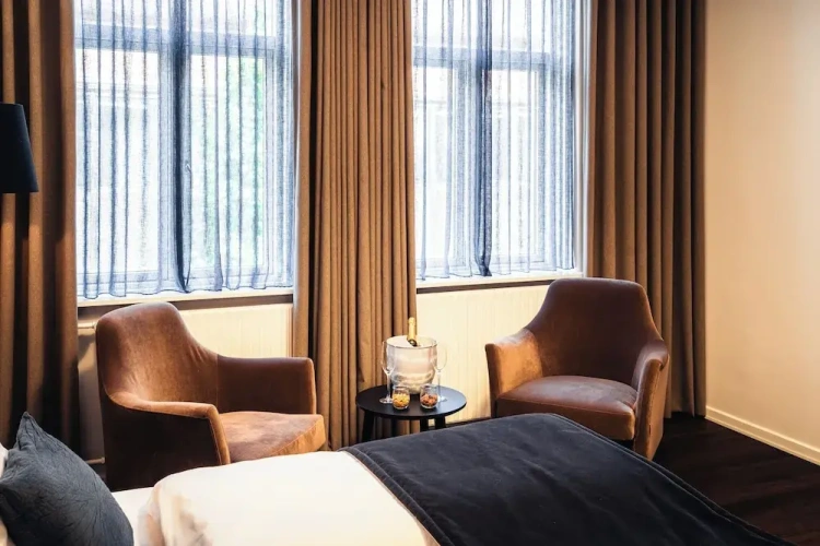 Grand room