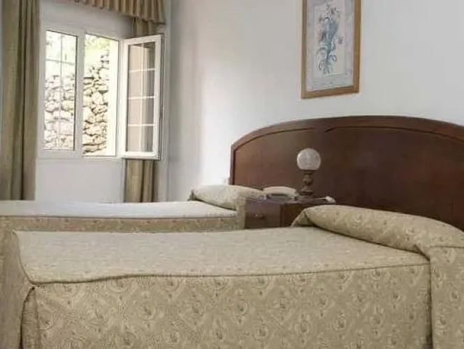 Standard Triple room