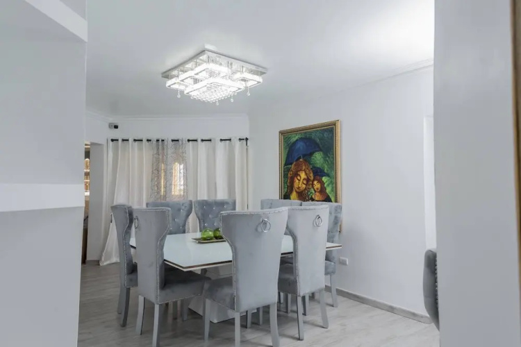 8-bdr Penthouse With A Private Rooftop & Jacuzzi
