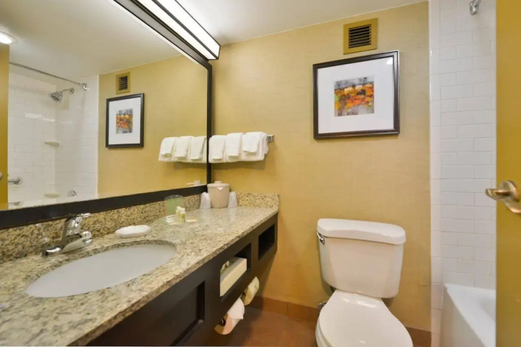 Monroeville Plaza Hotel