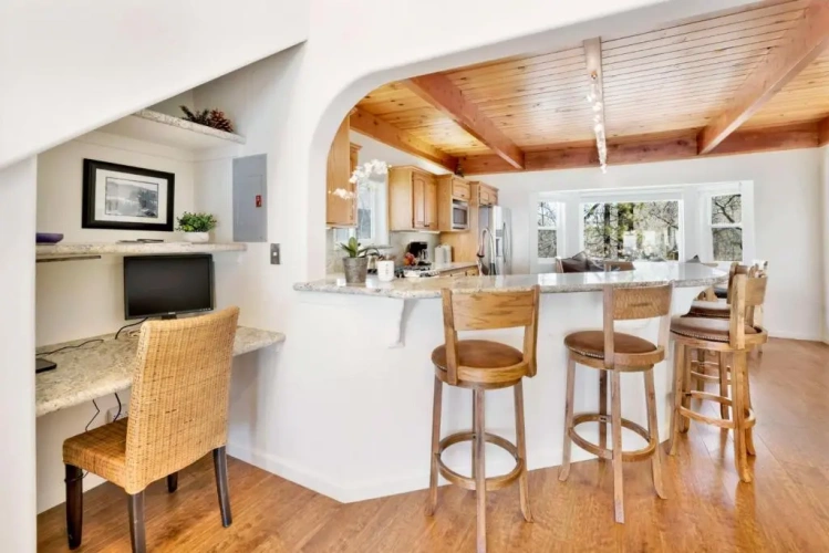 4 Bedrooms Cottage