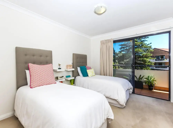 BONDI BEACH RETREAT (016i)