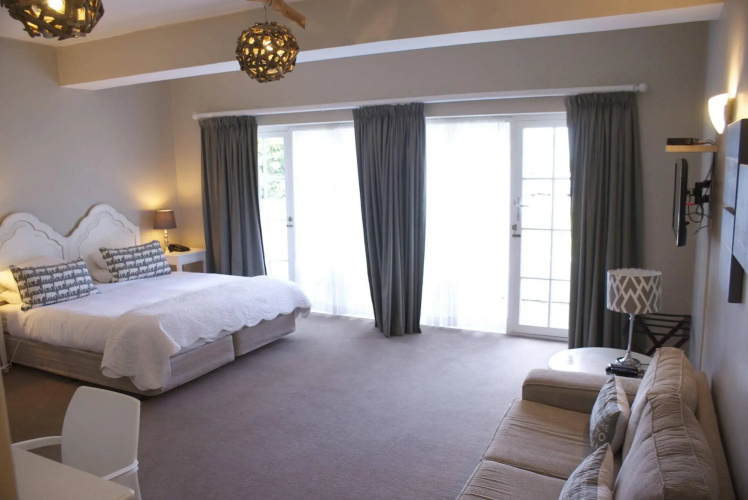 Whale Rock Luxury Lodge
