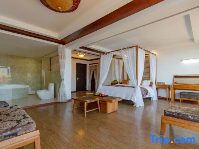 Suite with balcony and with lake view