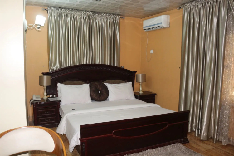 Albert Suites