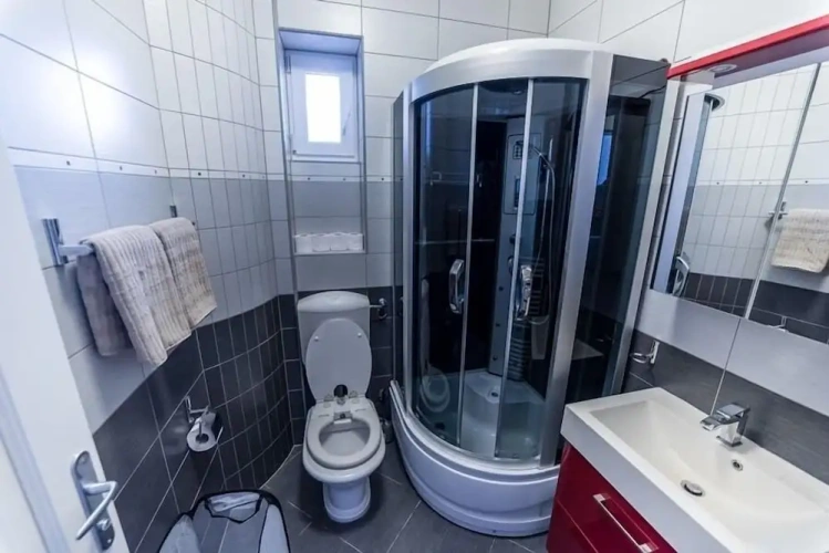 2 Bedrooms Business Apartment