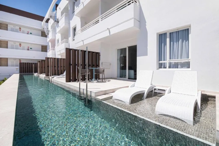 1 Bedroom Double Apartment with sea view