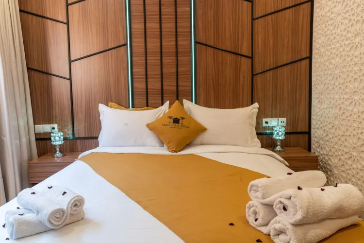 Yanis Guest House