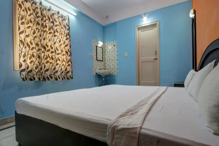 SPOT ON 39787 Radha Krishna Deluxe Lodge