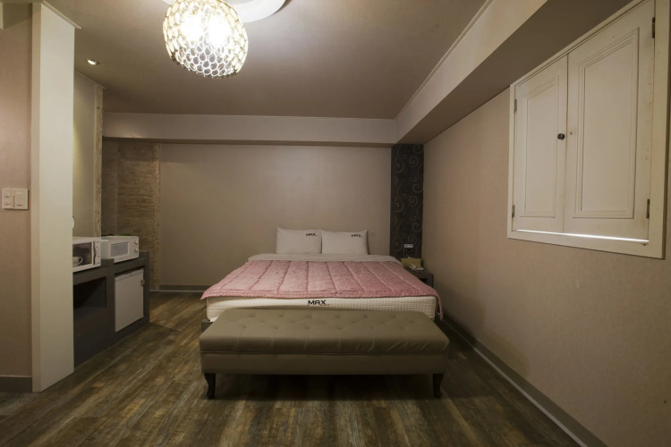 Max Motel