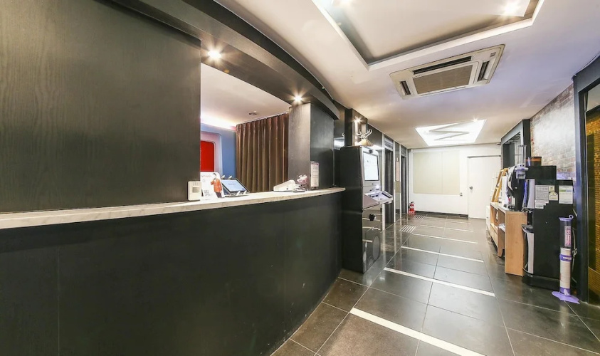 Hotel S
