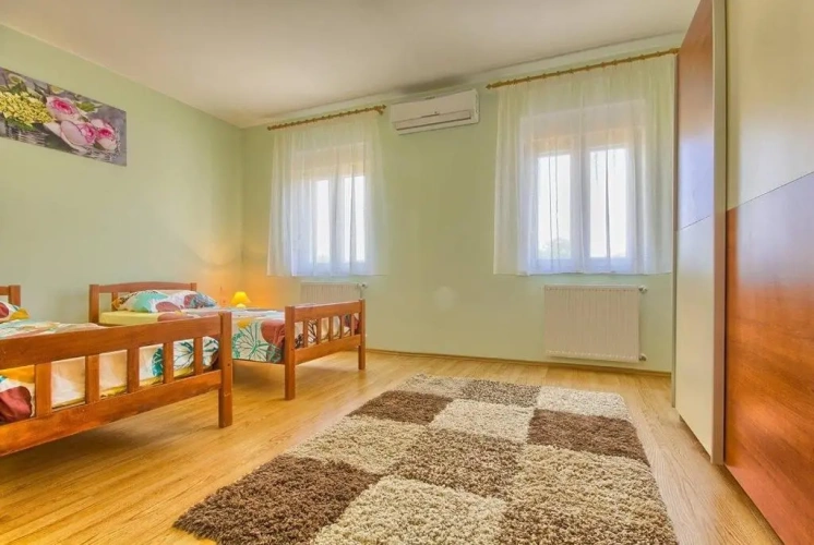 2 Bedrooms Cottage