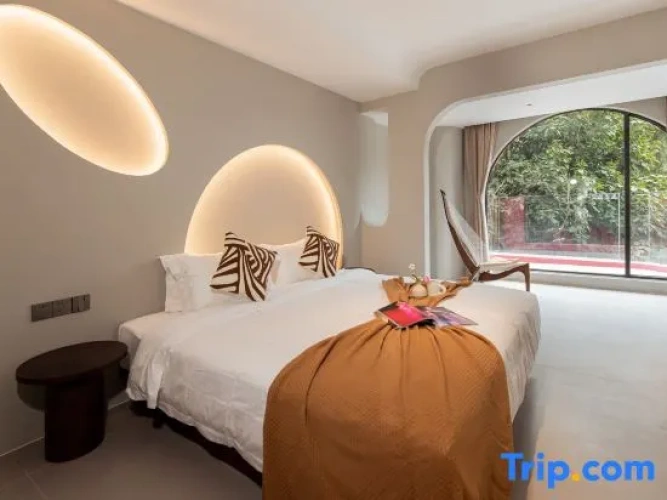 1 Bedroom Suite with courtyard view