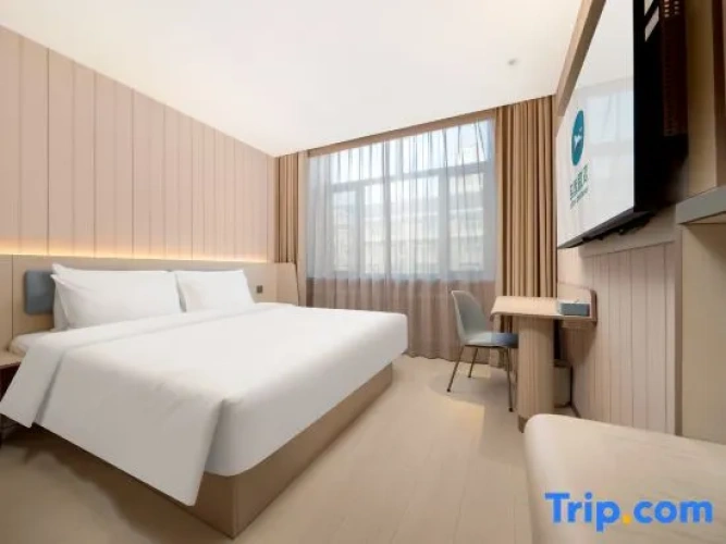 Standard Double room with street view