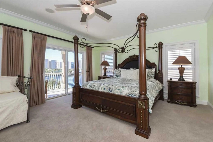 Bella Luna by Compass Resorts