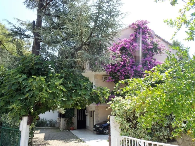 3 Bedrooms Apartment