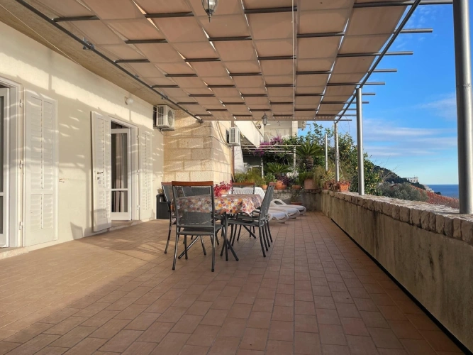3 Bedrooms Apartment with sea view