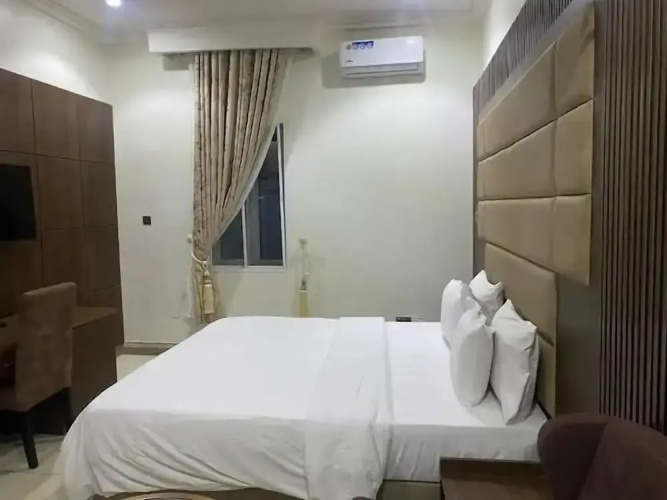 Brix Royale Suites