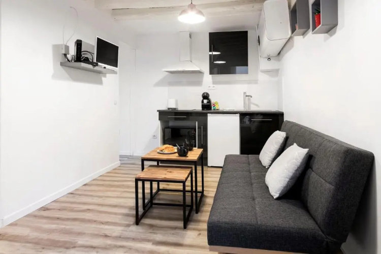 Refurbished Central Paris Flat by GuestReady