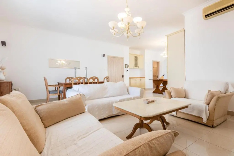 70/2- Spacious & Charming 3 Bedroom Apt In Sliema