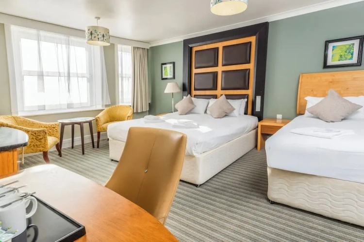 Deluxe Twin Suite