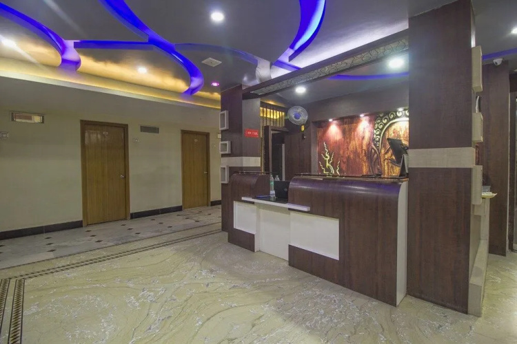 OYO 27610 Hotel Landmark