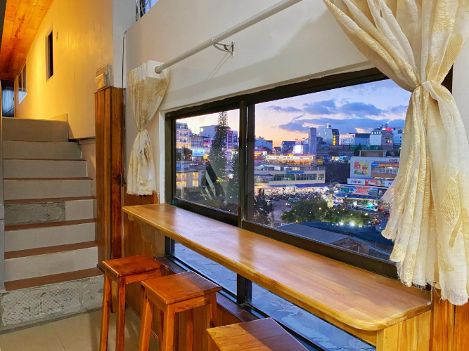 Gold Night Hotel