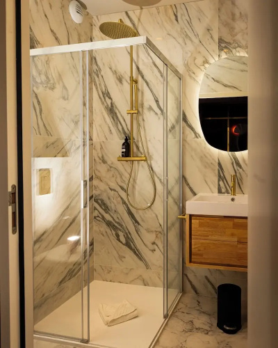 La Cour du 6