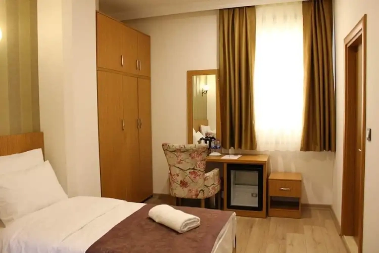 Standard Double room with city view