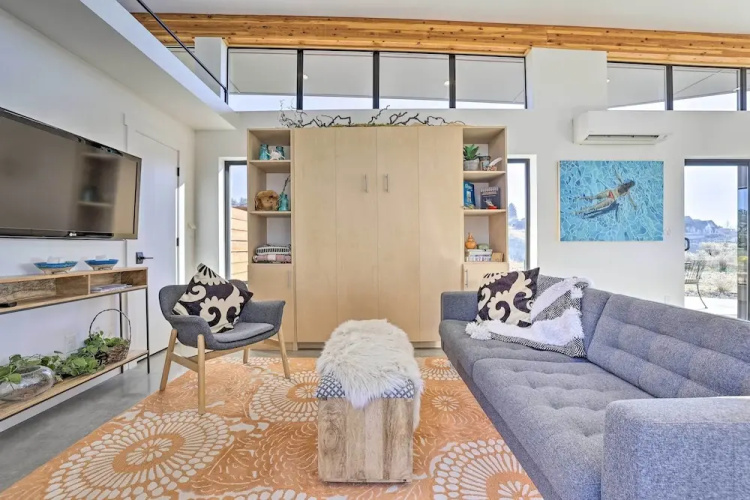 Luxe, Modern Studio w/ Sweeping City Views!