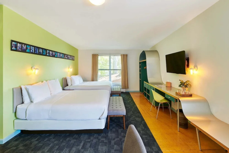 Greenporter Hotel