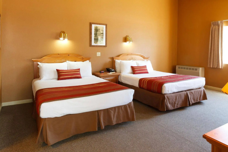 Headwaters Lodge & Cabins at Flagg Ranch