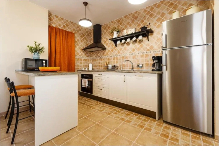 4 Bedrooms Cottage