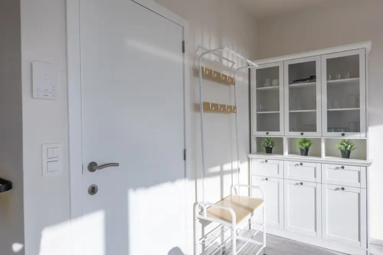 Modern, Renovated Studio With Open Views